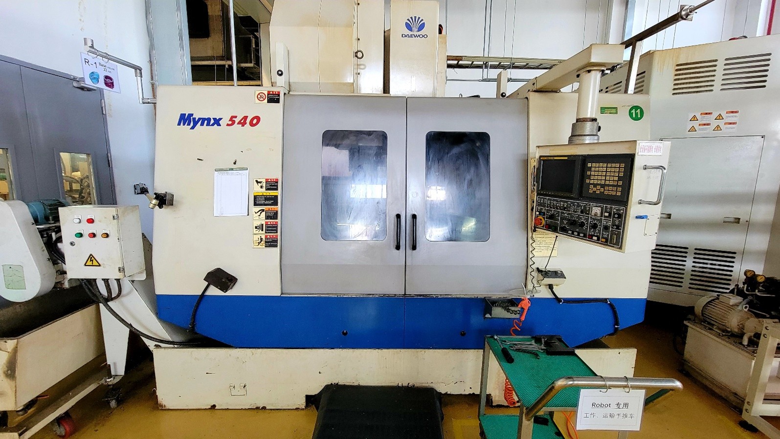 Vertical machining center